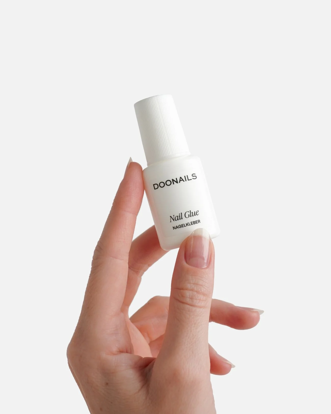 Nagelkleber